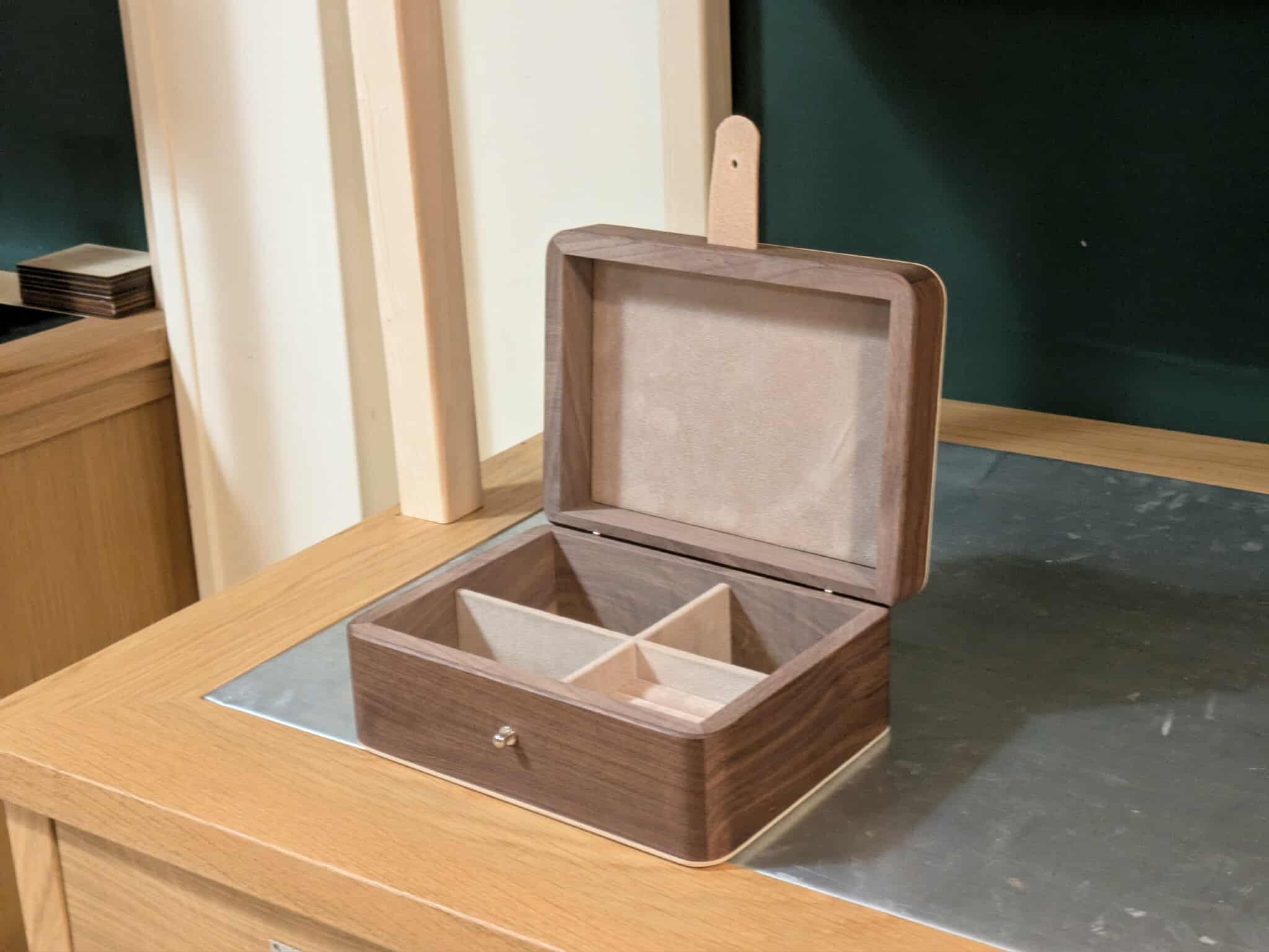 coffret-bijoux-bois-gravure-les-tresors-emma