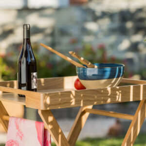 Desserte en bois sur la terrasse