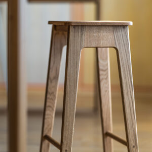 Tabouret de bar en chêne massif version 2