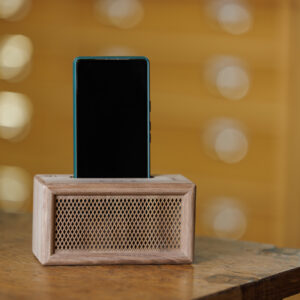 Disco box en noyer massif vue de face