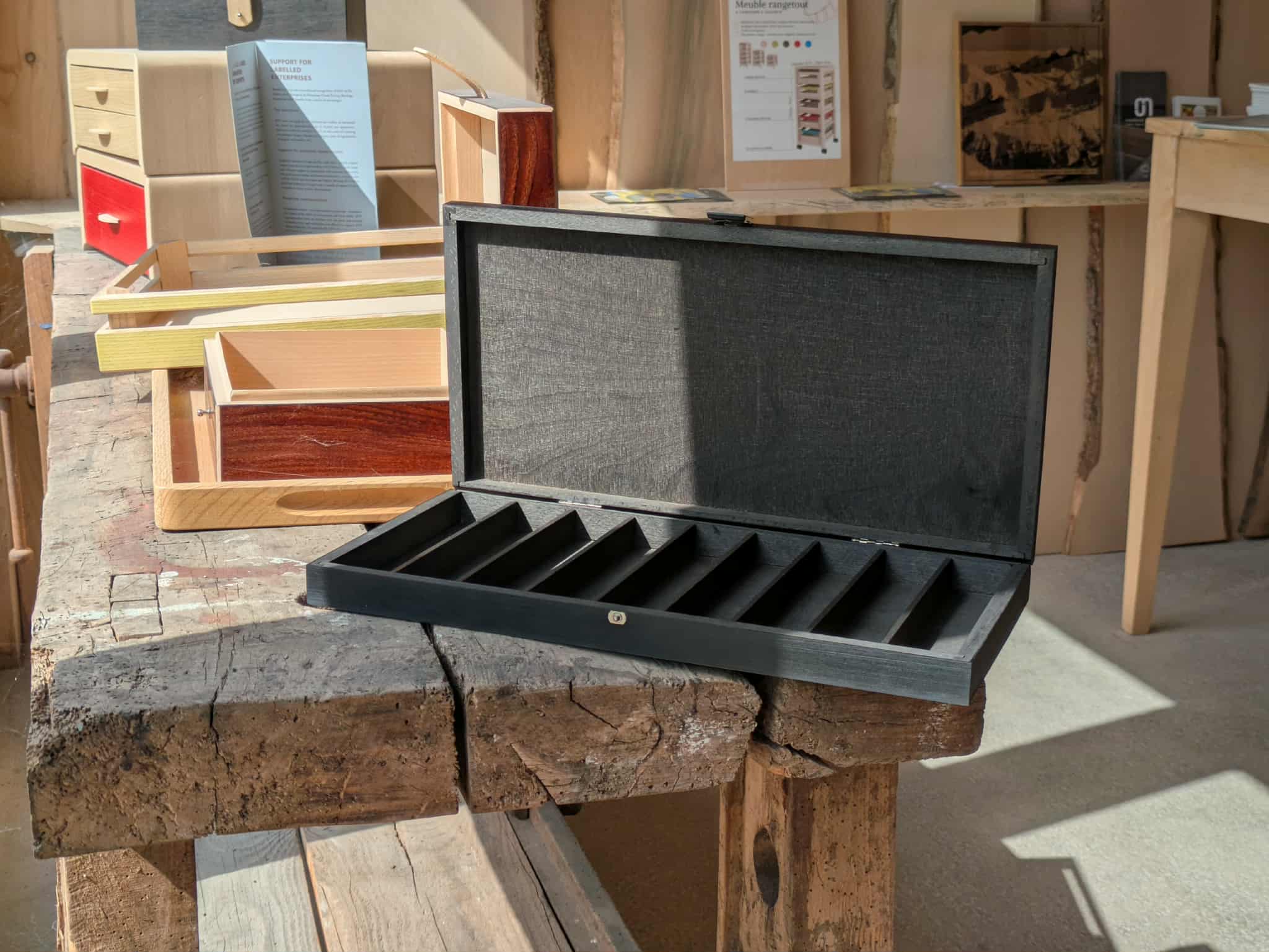 coffret en bois noir pour 9 couteaux avec fermoir chromé