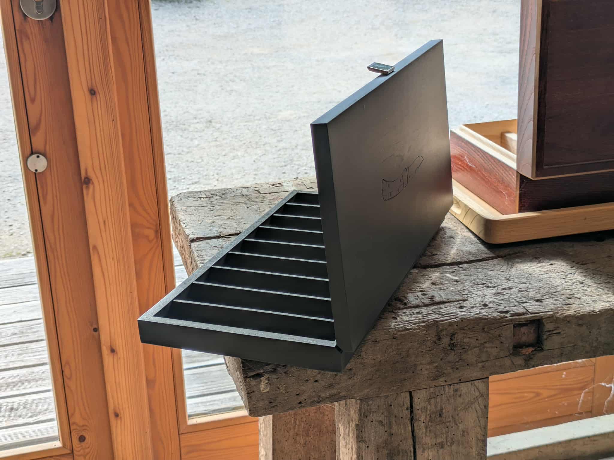 coffret en bois noir pour 9 couteaux avec fermoir chromé